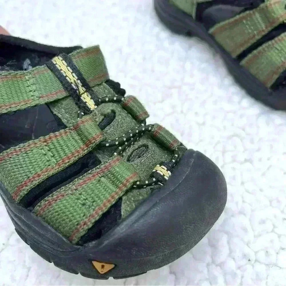 Keen Green Non Marking Closed Toe Velcro Sandal (24M) - Picture 6 of 12